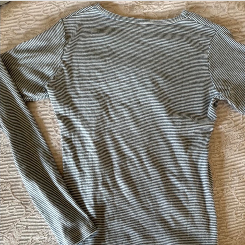 Brandy Melville long sleeve shirt